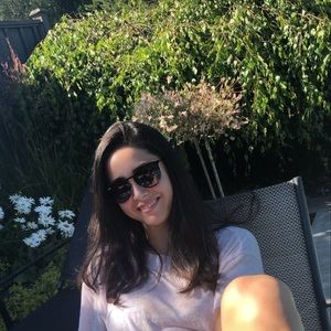 Meet your Posher, Yiana